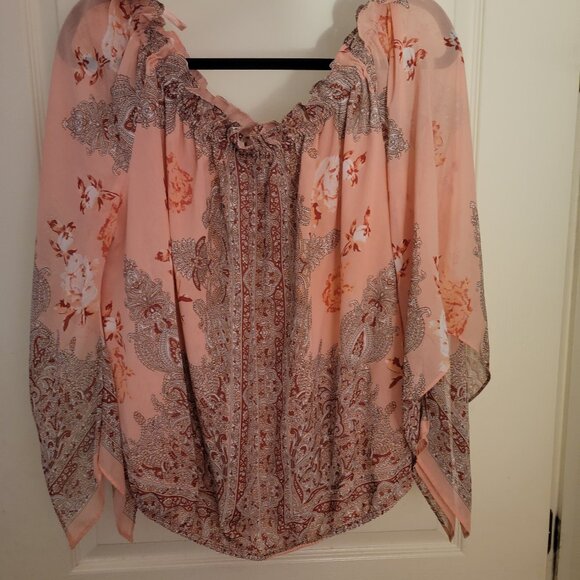 Handkerchief sleeve Top - Picture 1 of 3